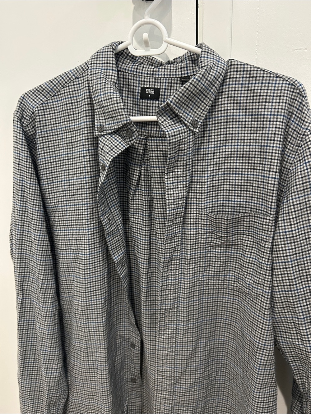 Uniqlo button down top - Picture 2 of 5